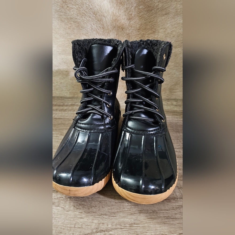 Snow boots